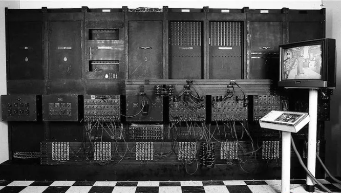 第一臺(tái)電子計(jì)算機(jī)ENIAC 第一臺(tái)電子計(jì)算機(jī)ENIAC